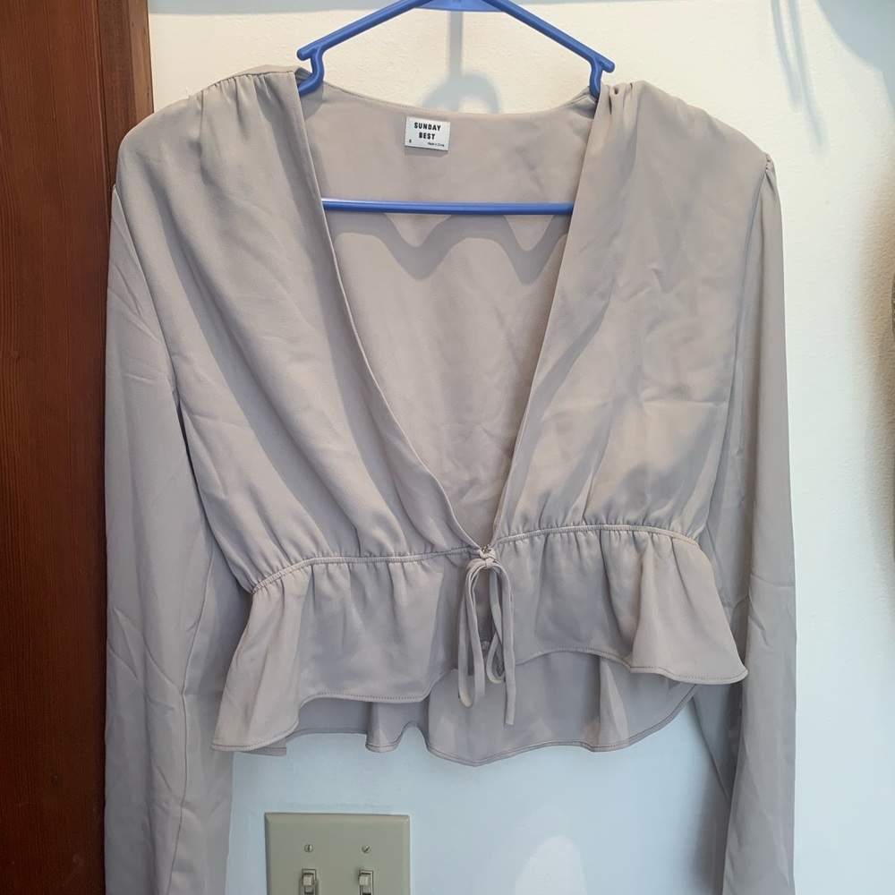 Aritzia Sunday Best cropped tie front blouse